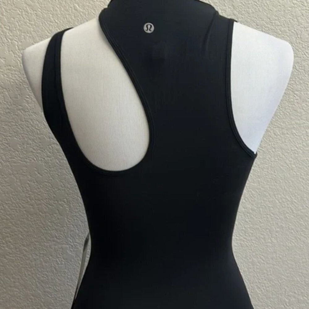 Lululemon Cut Out Tank Sz 0 Black - Picture 3 of 3
